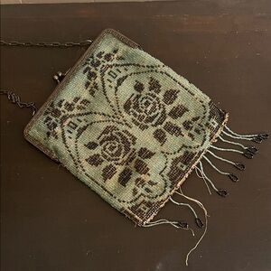 Vintage Beaded Floral kiss-lock bag